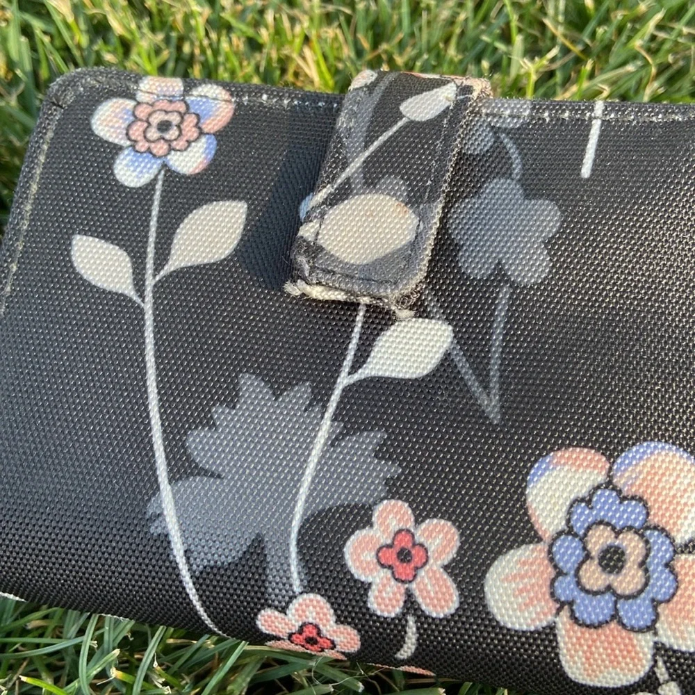 Vera Bradley - Lighten Up Wallet